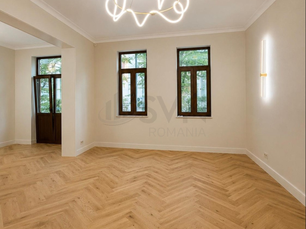 Vila l 6 Camere l Piata Alba Iulia l Curte