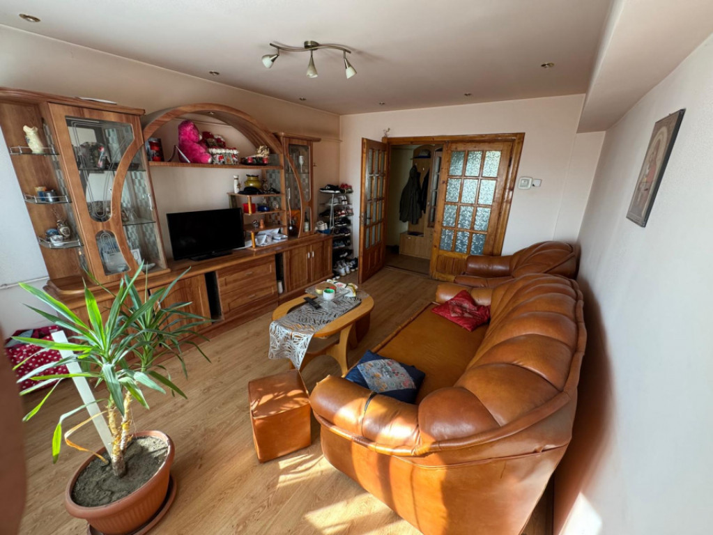 Apartament 3 camere decomandate, et 4 , Craiovita Noua