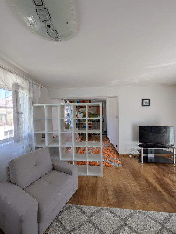 Apartament decomandat, lift, parcare, acces restrictionat