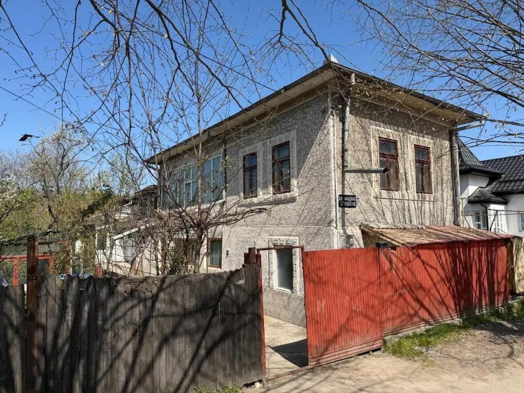 Casa de vânzare in centrul orașului Câmpulung la preț...