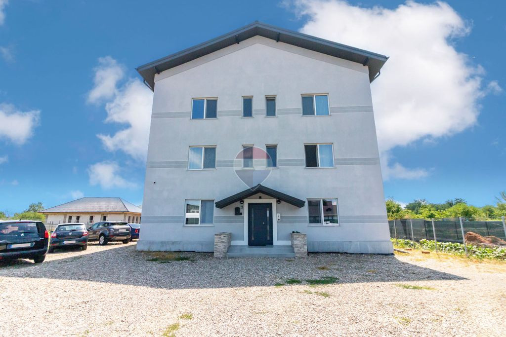 Casă / Vilă de vanzare cu 14 camere, 14 bai, teren 650 ...