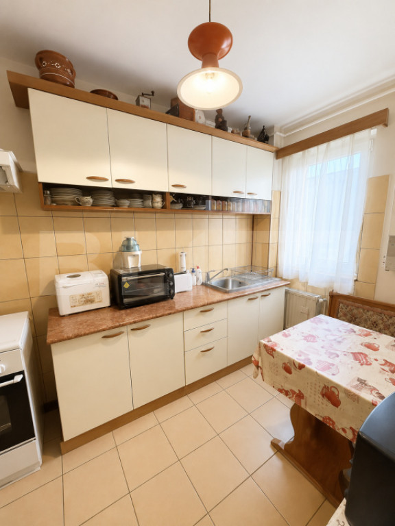 Apartament 3 camere, loc de parcare, etaj intermediar, Astra