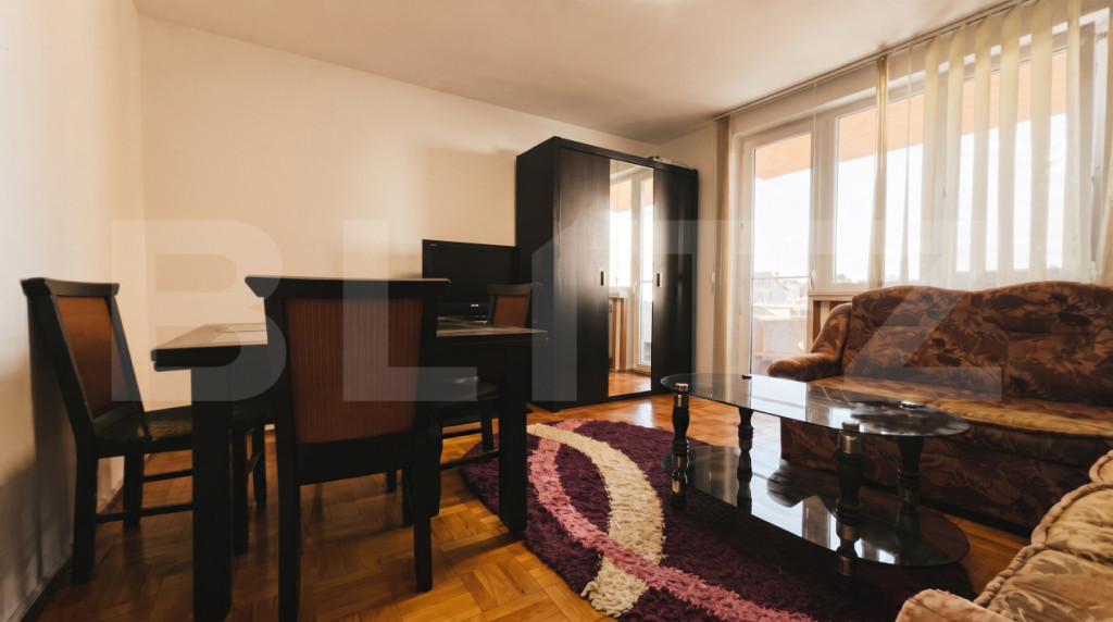 Apartament cu 3 camere de închiriat, vis-a-vis de Piața Ma