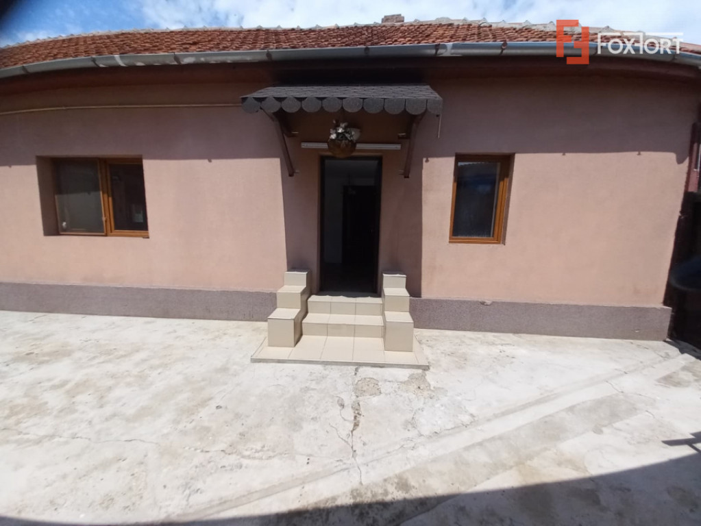 Casa individuala cu 4 camere - zona Crisan | 2 corpuri de cl