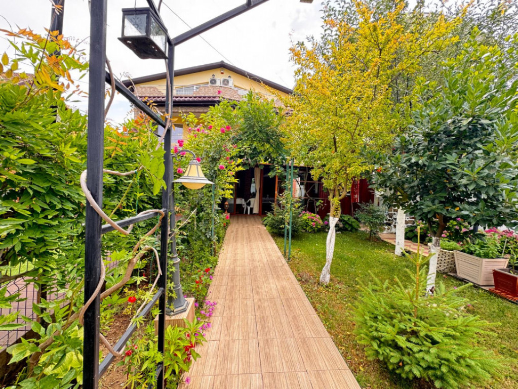 Casă P+1+M de vânzare, 5 camere, foișor, bucătărie de v
