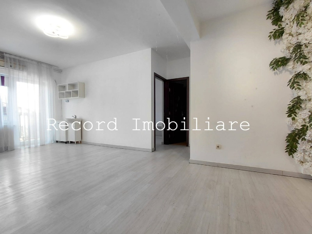 Spatiu comercial pretabil salon infrumusetare Floresti