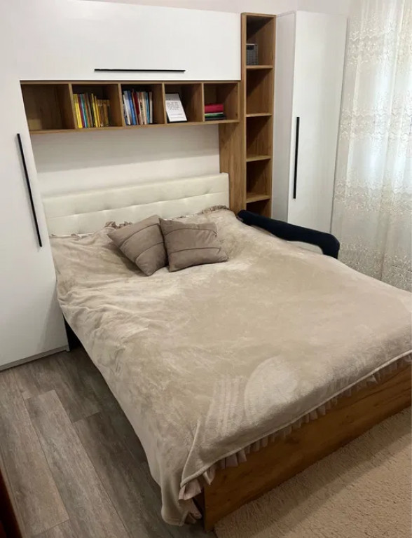 Apartament Cu 3 Camere Decomandate Zona Burdujeni