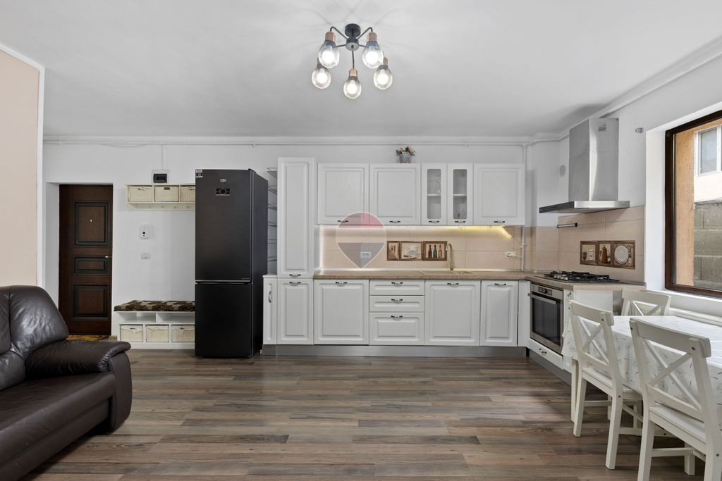 Apartament cu 3 camere si loc de parcare în zona Aurel V...