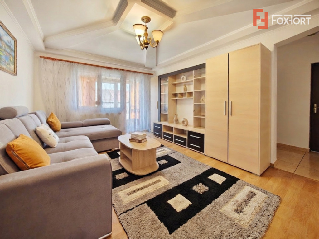 Apartament cu 3 camere, 2 bai, 2 balcoane, zona Vladeasa