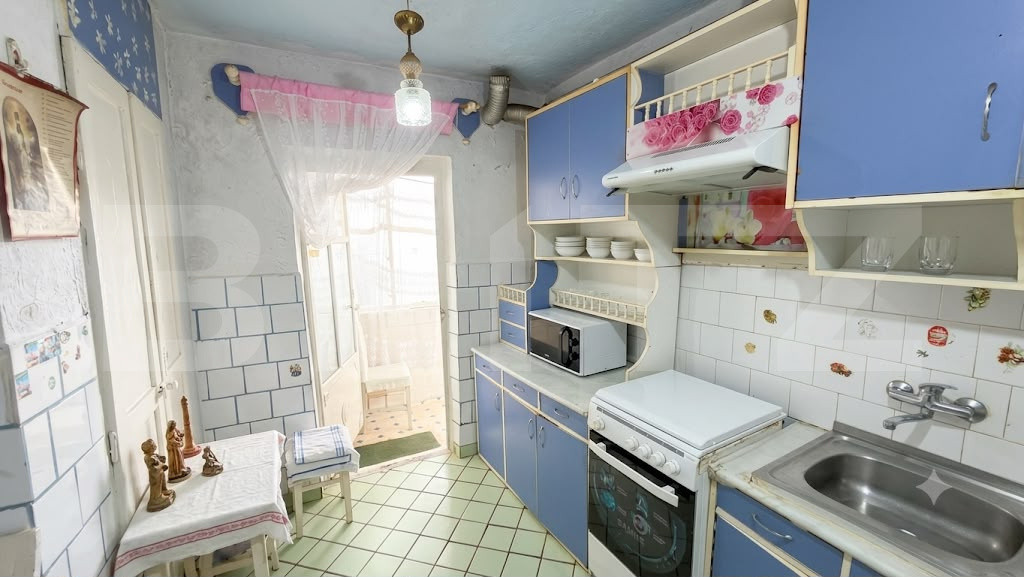 Apartament de vanzare 3 camere decomandat, zona Micro 16