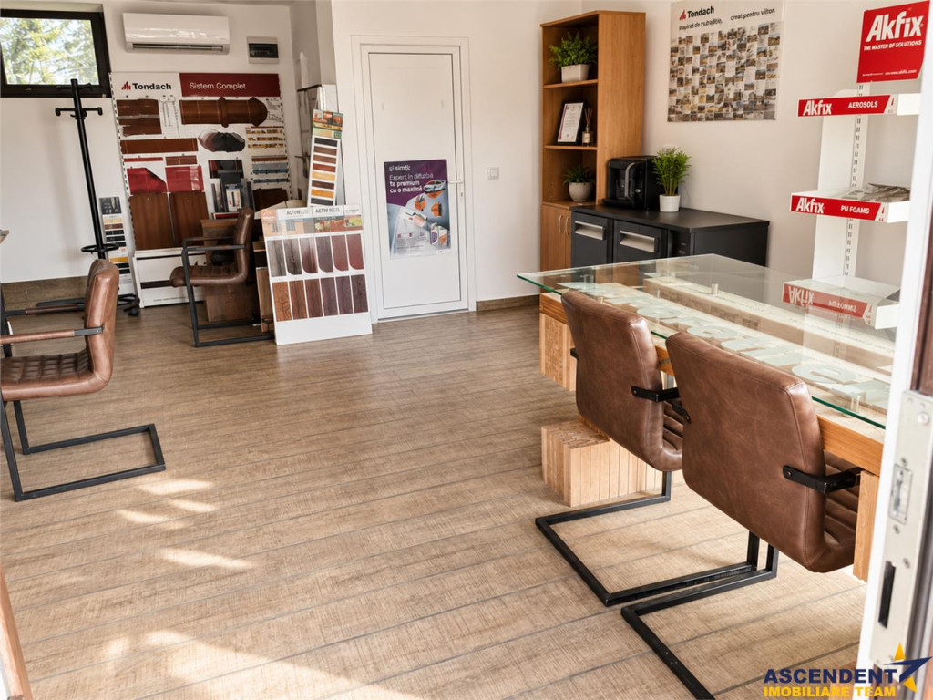 Spatiu vitrinat: Showroom panouri publicitare pergola