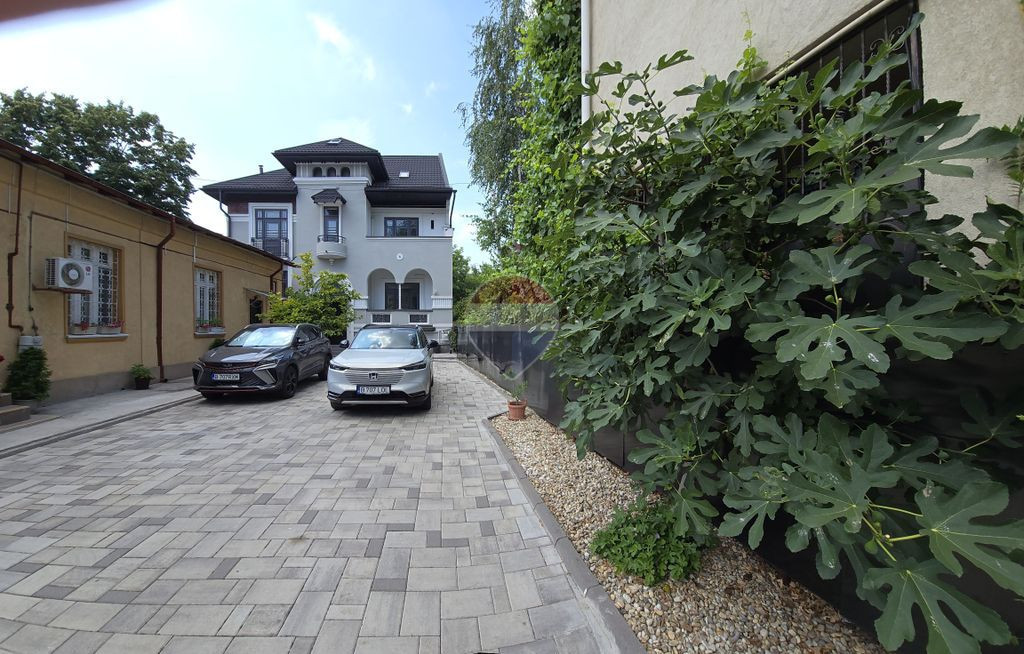 Casă Parter+Etaj, cu 7 camere | Bragadiru | toate utilit...