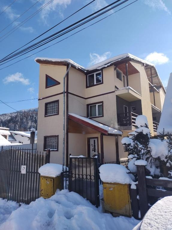 De vânzare – Vila spațioasă, ideală pentru locuit sau investiție
