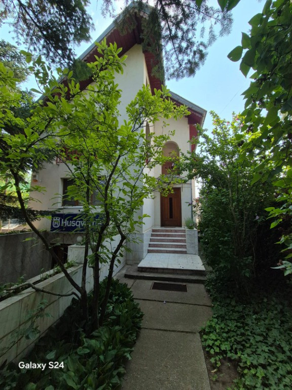 Vila eleganta , centrul orasului