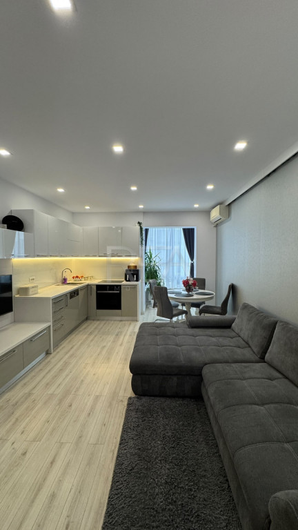 3 camere Theodor Pallady decomandat, centrală, parcare, an