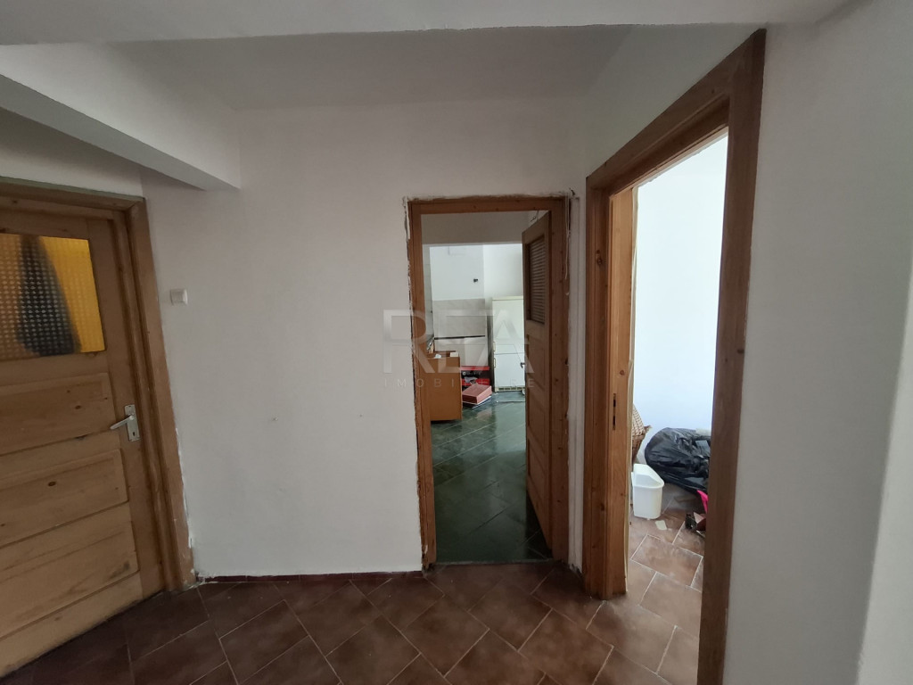 OCAZIE 3 CAMERE METROU GORJULUI