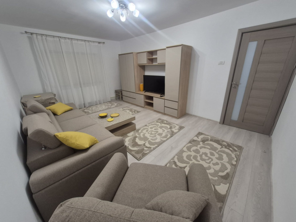 Apartament de închiriat – 2 camere decomandat, zona Dacia