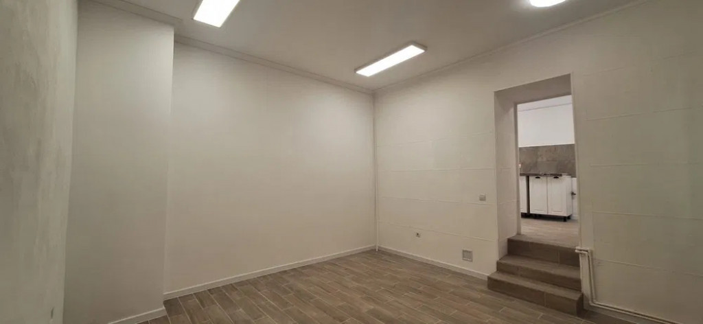 Spatiu comercial, ultra central, 2 incaperi, 35 mp!
