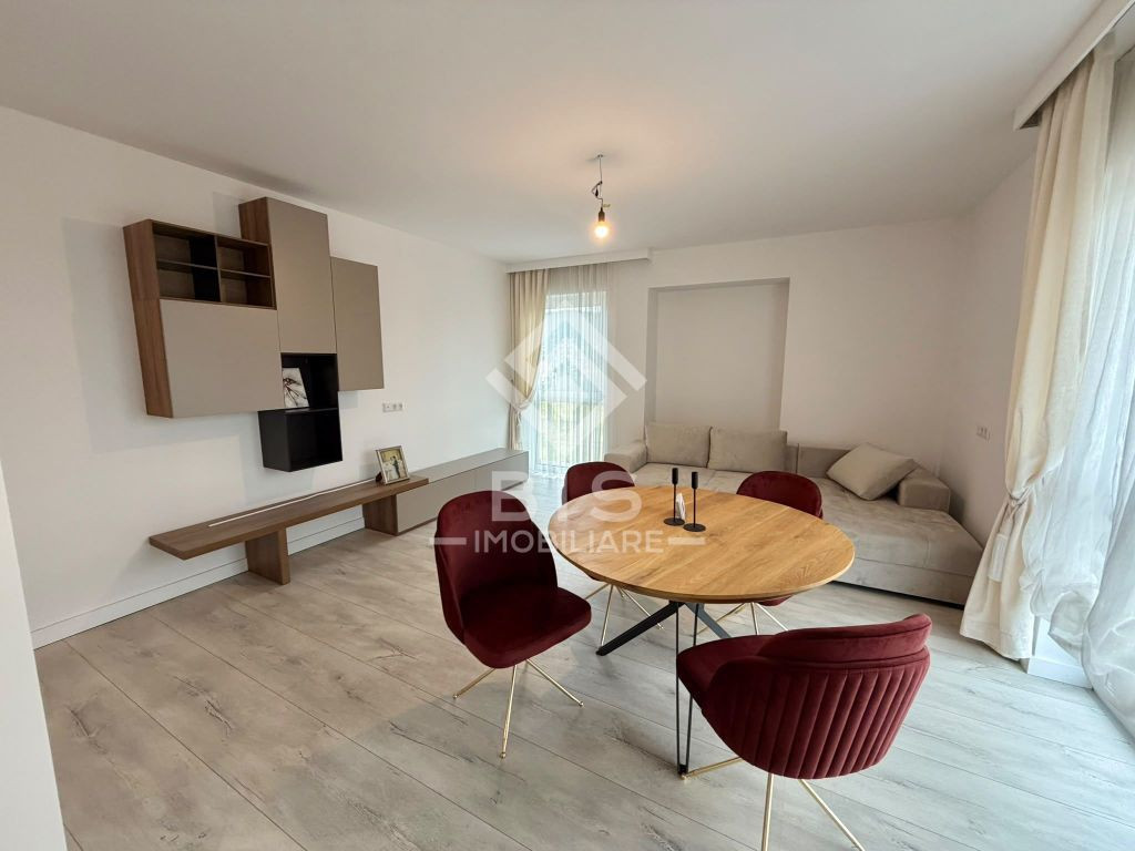 Apartament de vanzare 3 camere mobilat si utilat