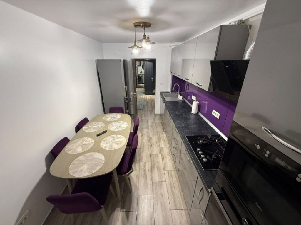 1848-3 camere, et 2, mobilat/ utilat modern, parcare, centra