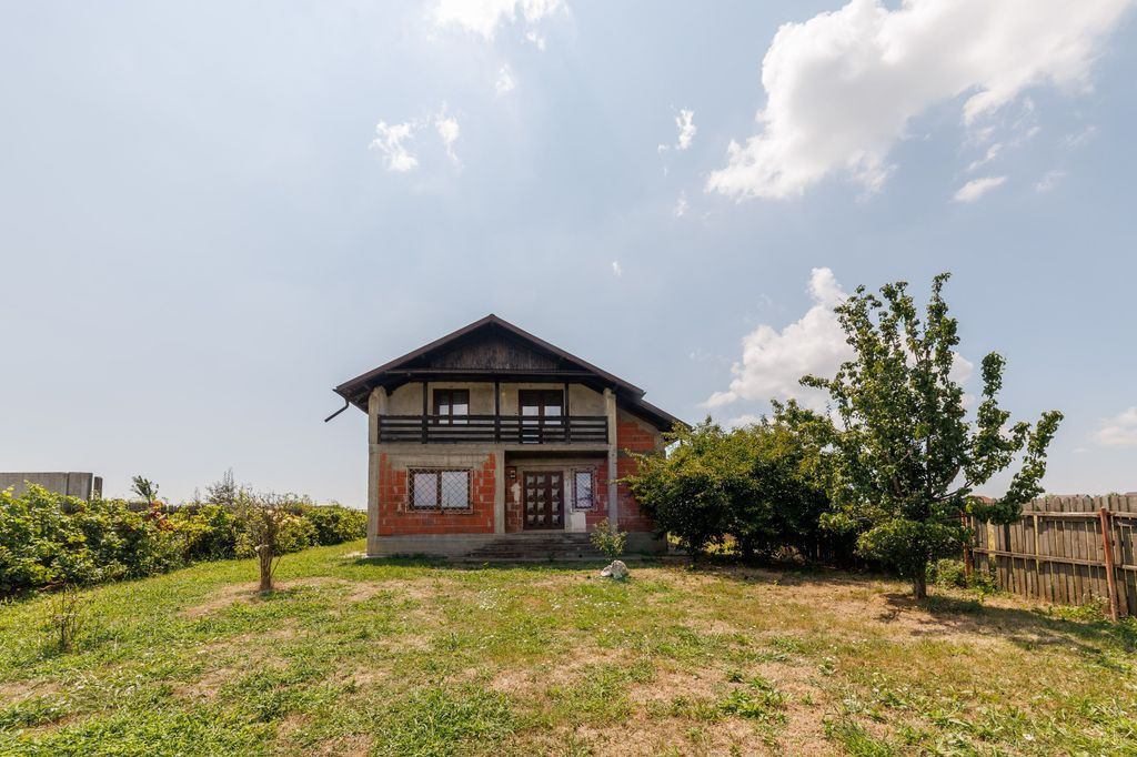Casa P+M cu 6 camere si teren de 705 mp | Pitesti – Str...