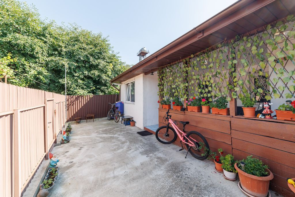 Casa la pret de garsoniera | Zona Lunca Argesului – Sce...