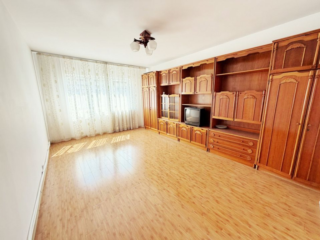 Apartament 3 camere decomandat + mansarda Curtea de Arges...