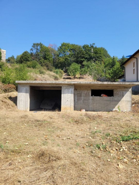 Teren intravilan Turcesti (Pitesti) - 1083 mp, demisol ex...