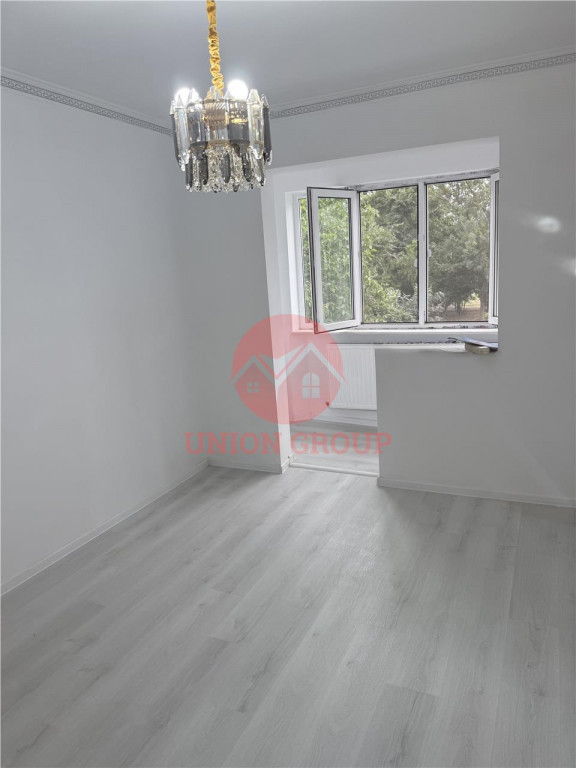 Apartament 3 camere, Semidecomandat, Zona Tomis Nord