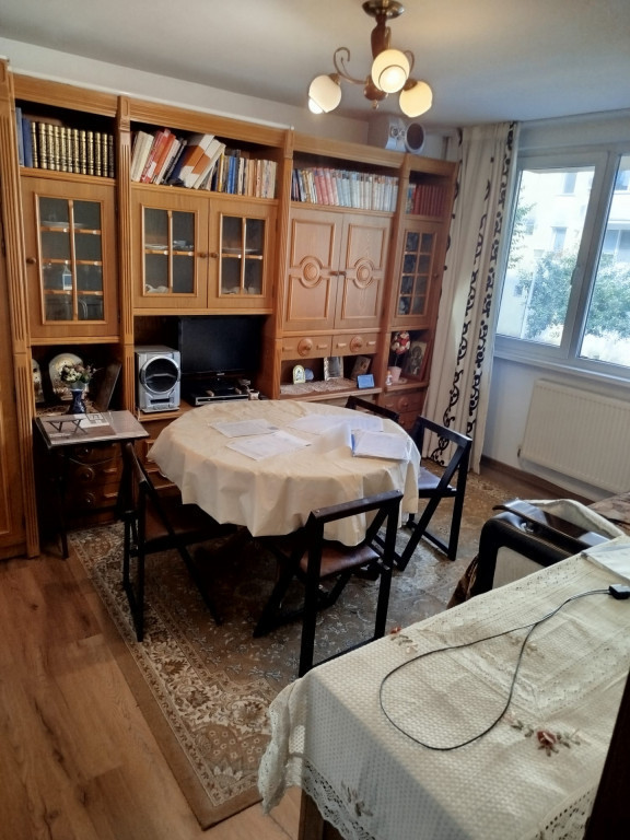 Apartament 2 camere renovat, etaj 1, zona Carpați