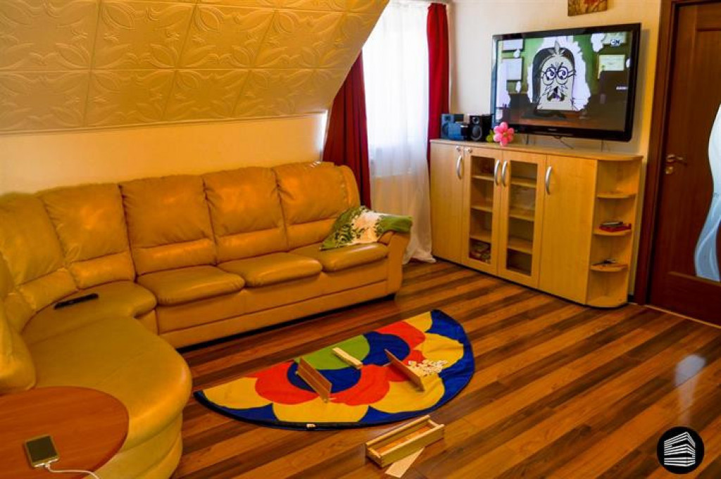 Apartament 3 camere zona Spitalul Judetean