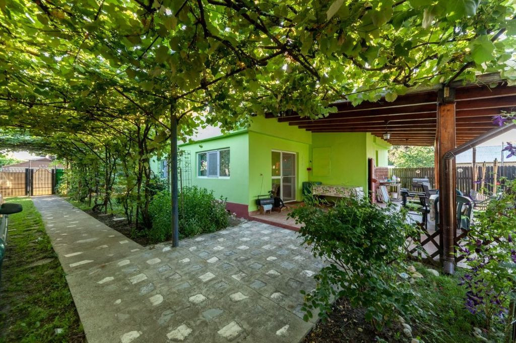 Casa vintage in Com. Uliești, Dambovița cu livadă gene...