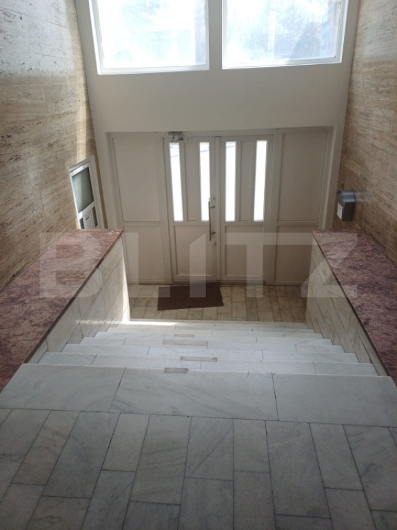 Cladire birouri de vanzare, P+2, 1000 mp, Suceava, zona Cent