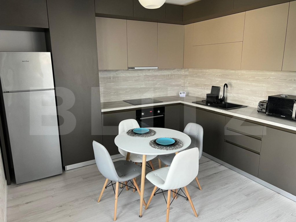 Apartament modern cu 3 camere - Zona UMF