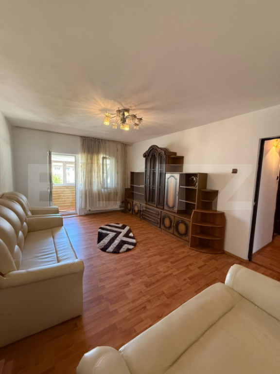 Apartament 3 camere, decomandat, zona Centrală
