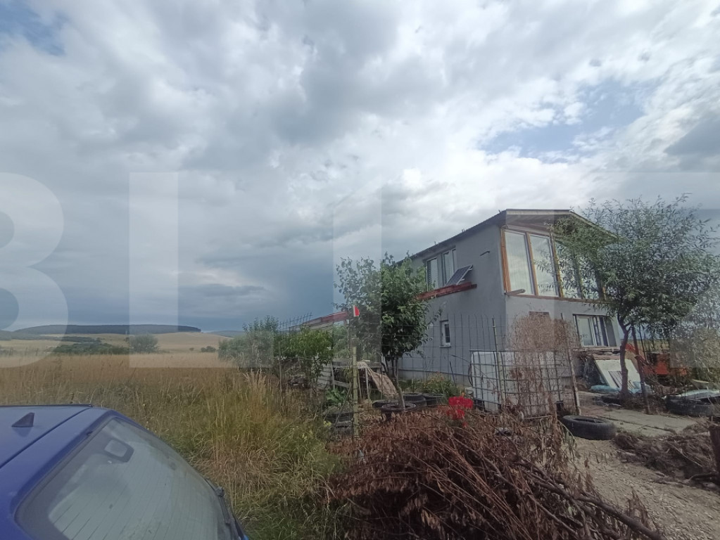 Casa cu 450 mp teren, de weekend sau rezidential - Dobolii D