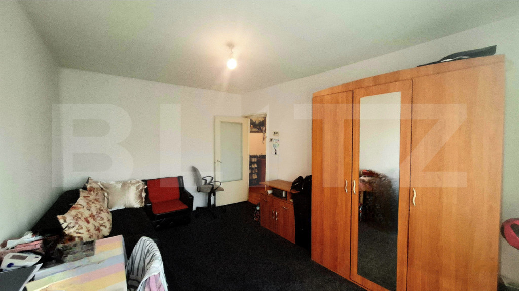 Apartament 2 camere, decomandate, etaj intermediar, în Măn