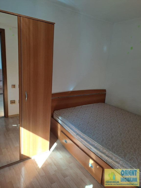 Tomis Nord, de inchiriat 2 camere, etaj 2, mobilat