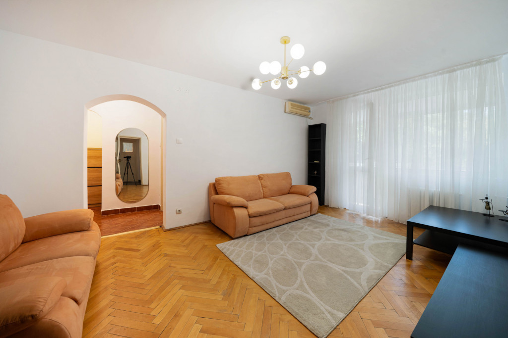 Loc de parcare, vedere parc Gh. Petrascu,etaj 1/4,bloc reabi