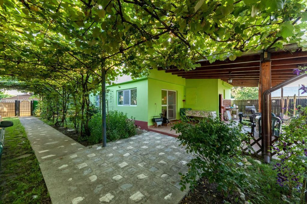 Casa vintage în com. Uliesti, jud. Dâmbovița cu livad?...