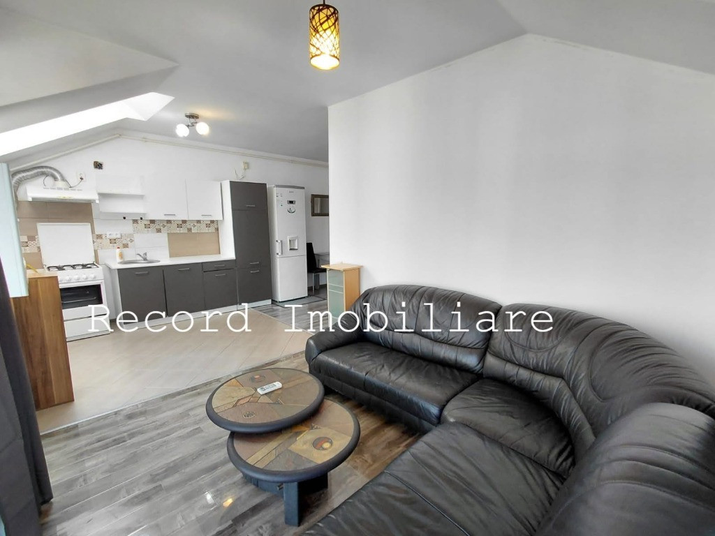 Apartament 3 camere,2 balcoane,parcare str.Florilor
