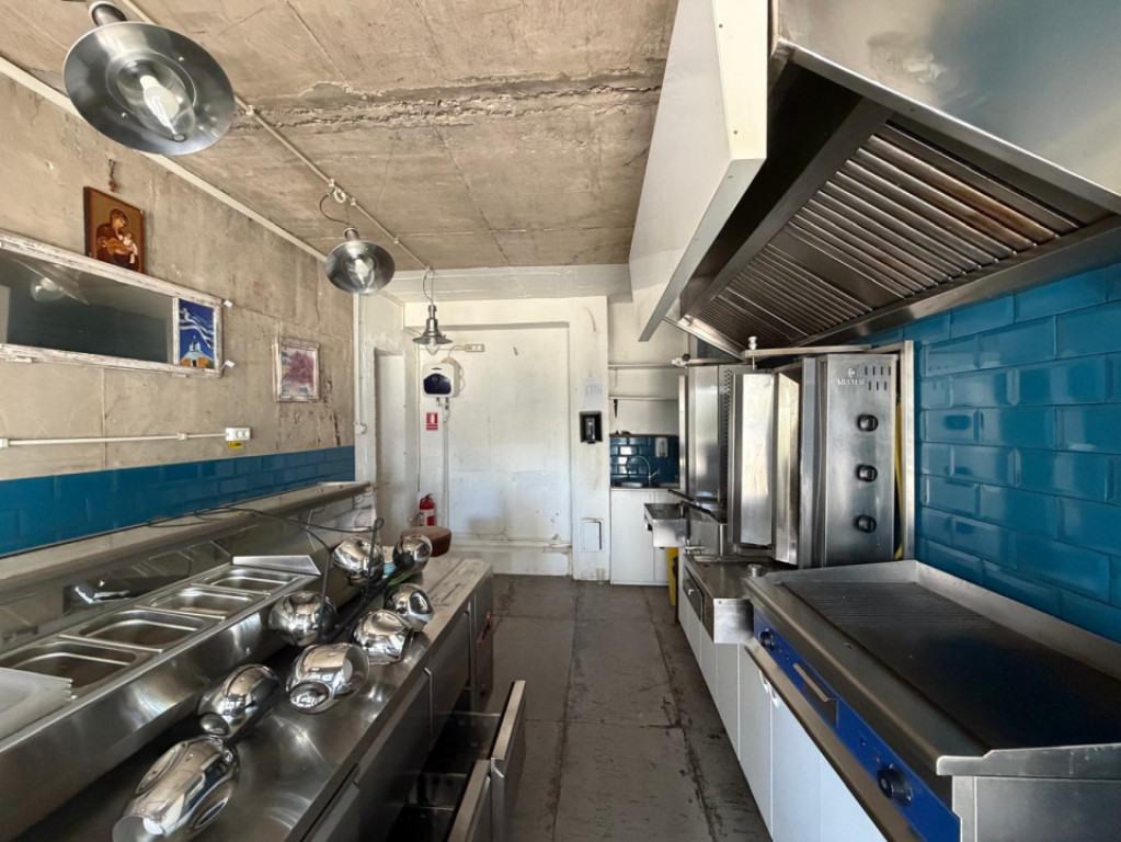 Spațiu comercial 35 mp, terasă generoasă, investiție, Cr