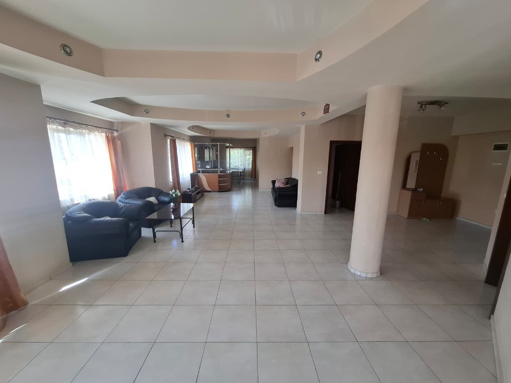 Inchiriez apartament 3 camere Andrei Saguna + loc parcare ID:RH-45483-