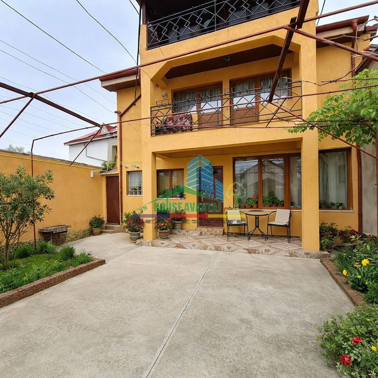 Casa în inima Focșaniului - liniște, confort și tot o...