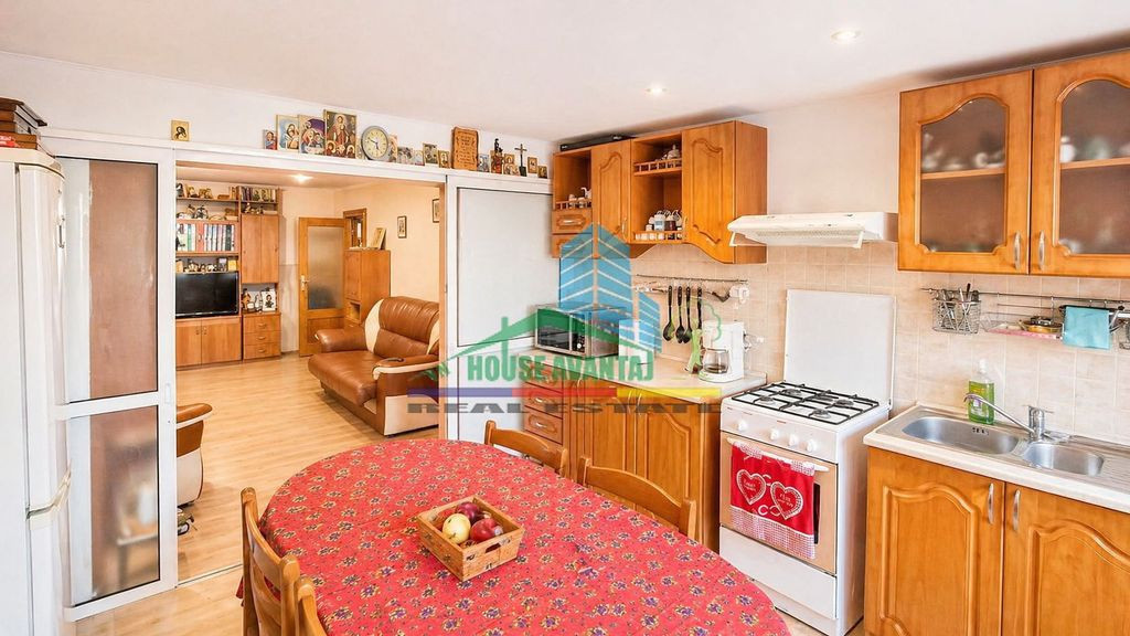 Apartament 3 camere, parter, gata de mutare
