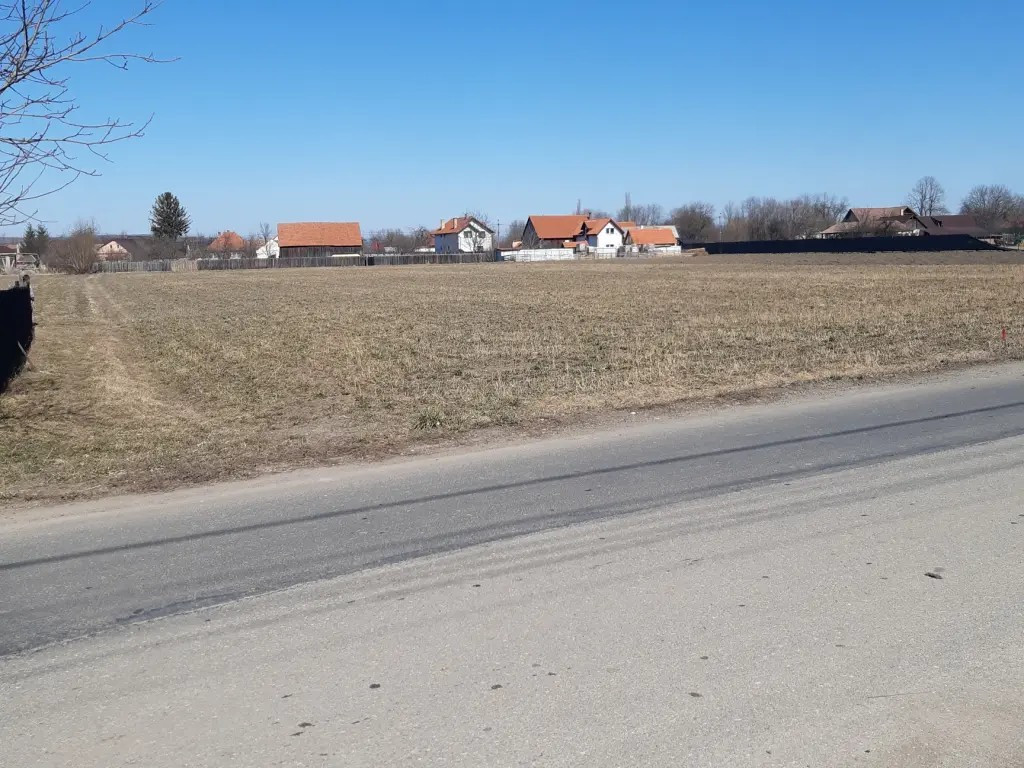 Teren intravilan construibil utilitati asfalt central Lunca Calnicului