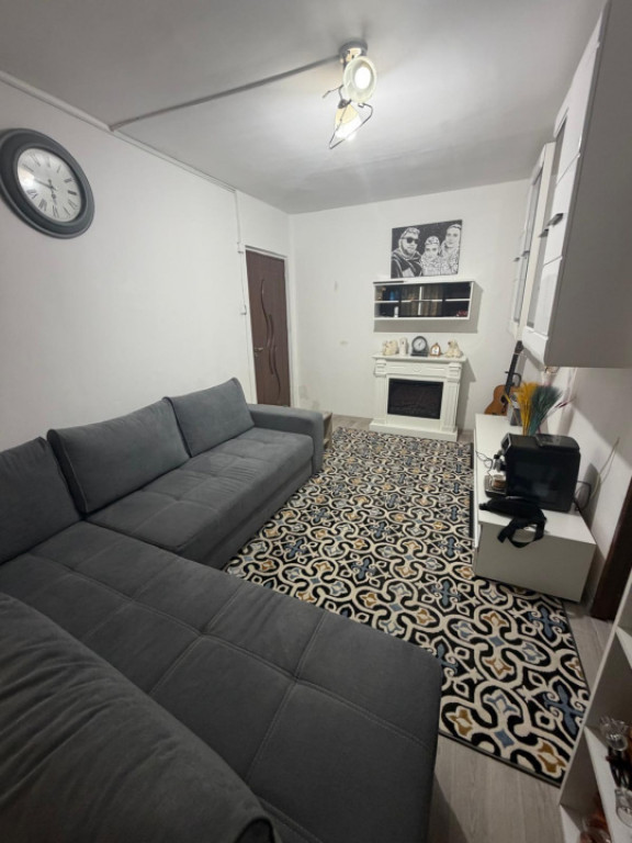 Apartament semidecomantat parter , Craiovita
