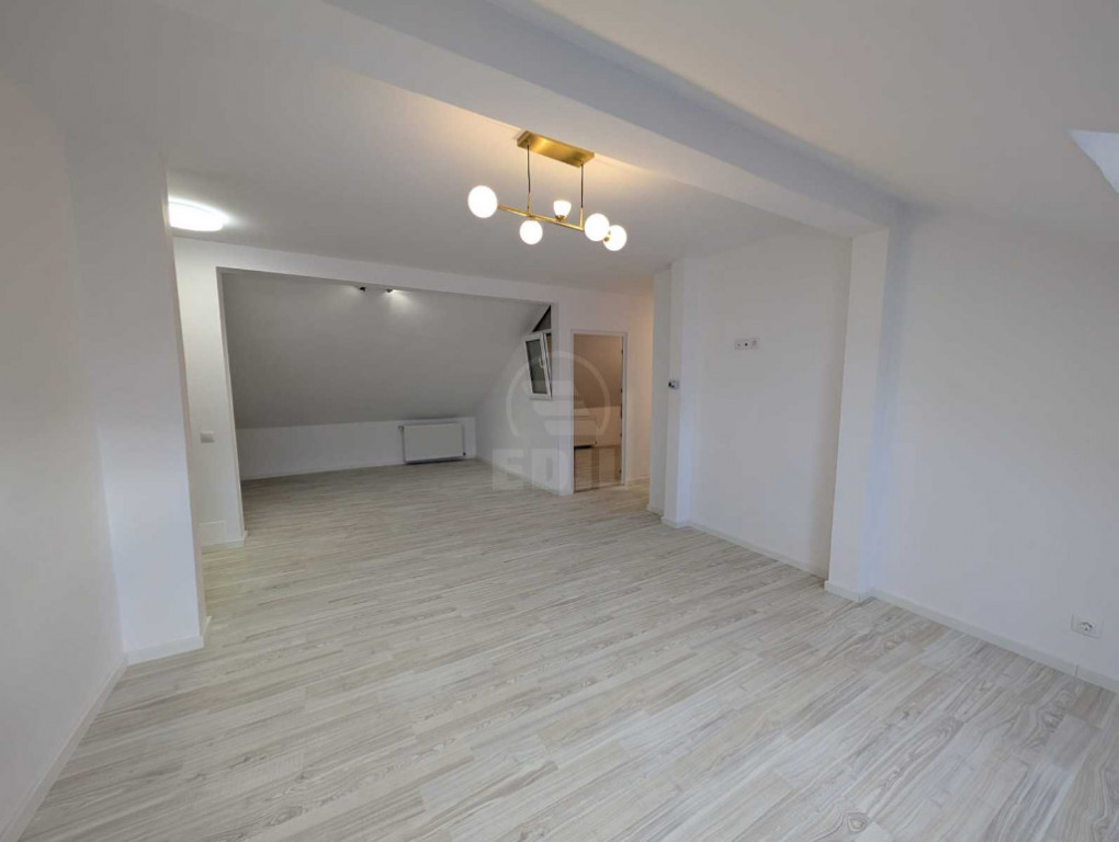 Apartament 4 camere semidecomandat zona Florilor