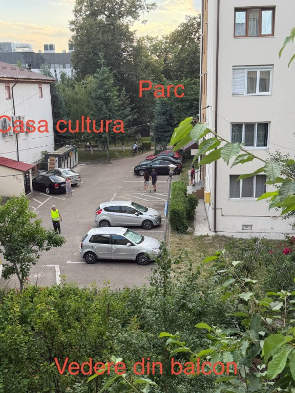 Vand apartament 2 camere decomandate Targu-Neamt, central langa parc
