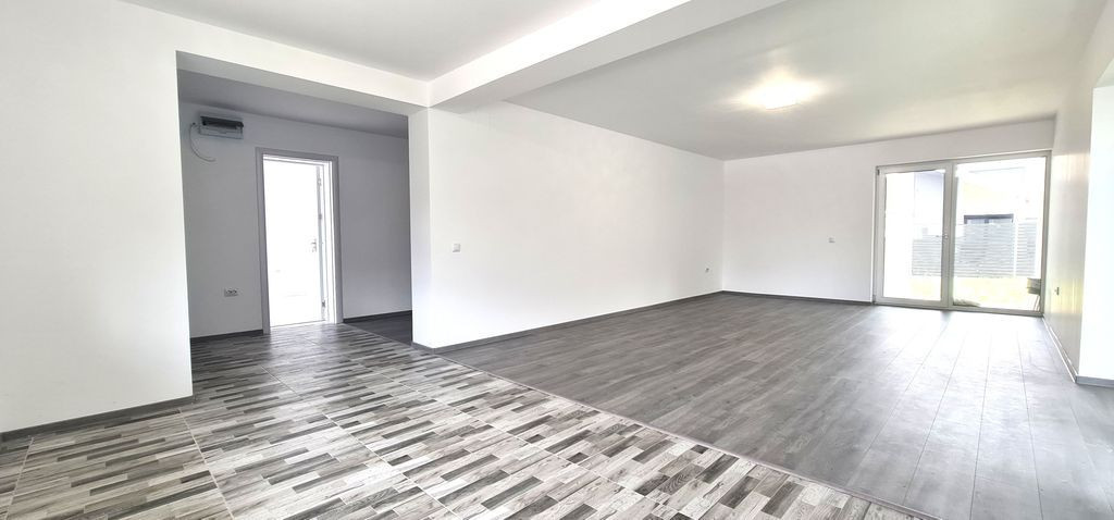 Casa 4 camere (nemobilata, neutilata) cartier Izvor Tarlu...